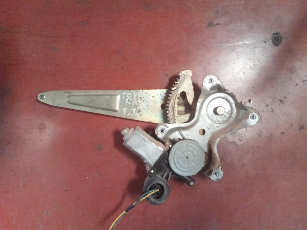 Elevalunas trasero izquierdo Toyota rav4 '05