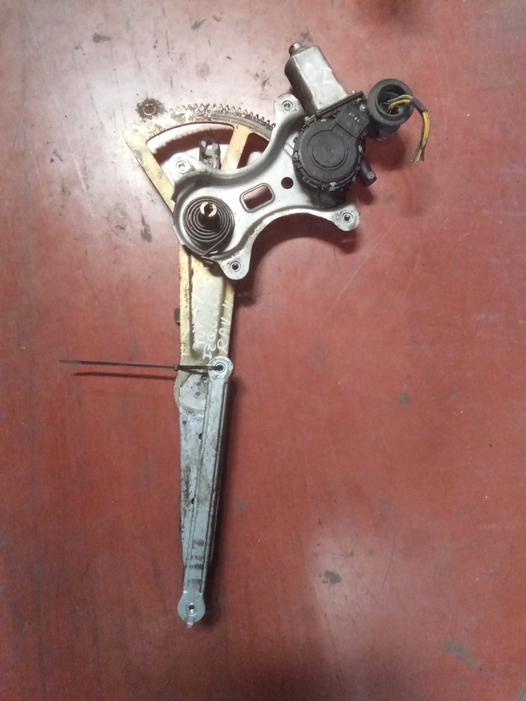 Elevalunas delantero  izquierdo Toyota rav4 '05