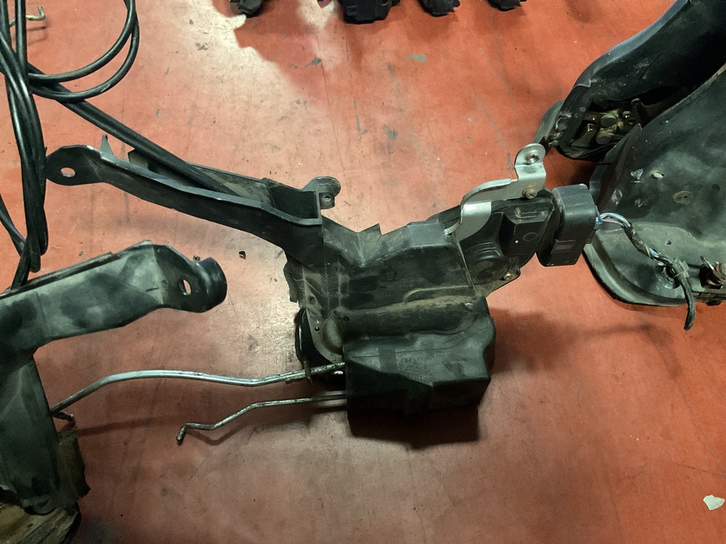 Cerradura delantera derecha toyota rav-4 ‘00