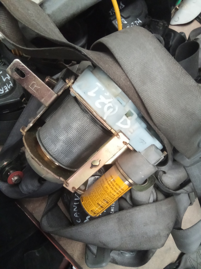 Cinturon delantero izquierdo kia carnival '03