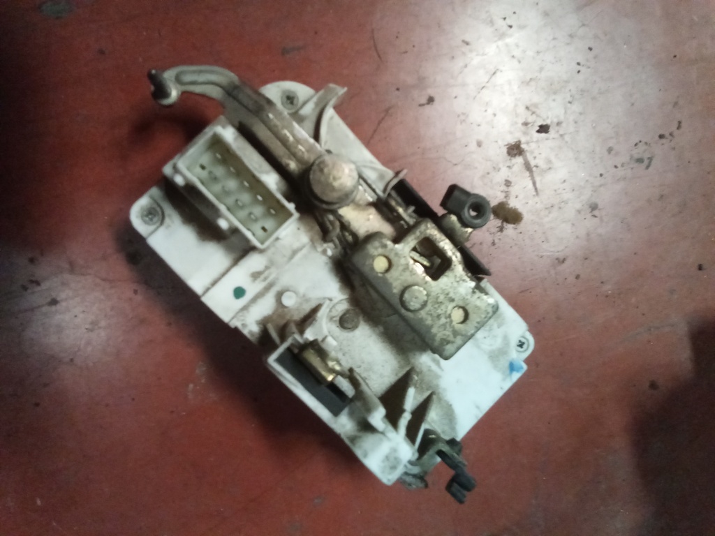 Cerradura trasera izquierda Fiat ulysee '04