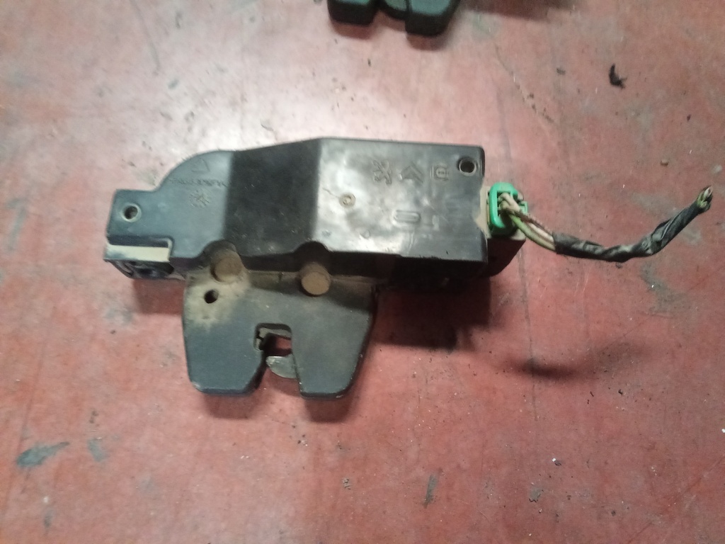 Cerradura maletero citroen c4 '04