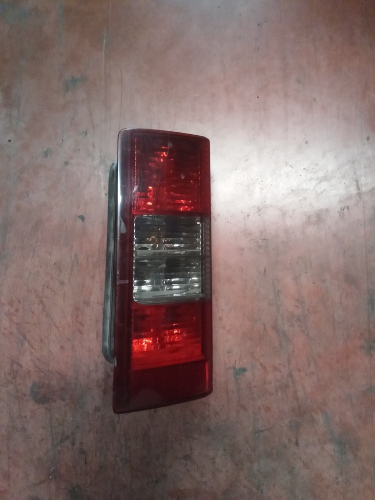 Piloto izquierdo Opel combo '01