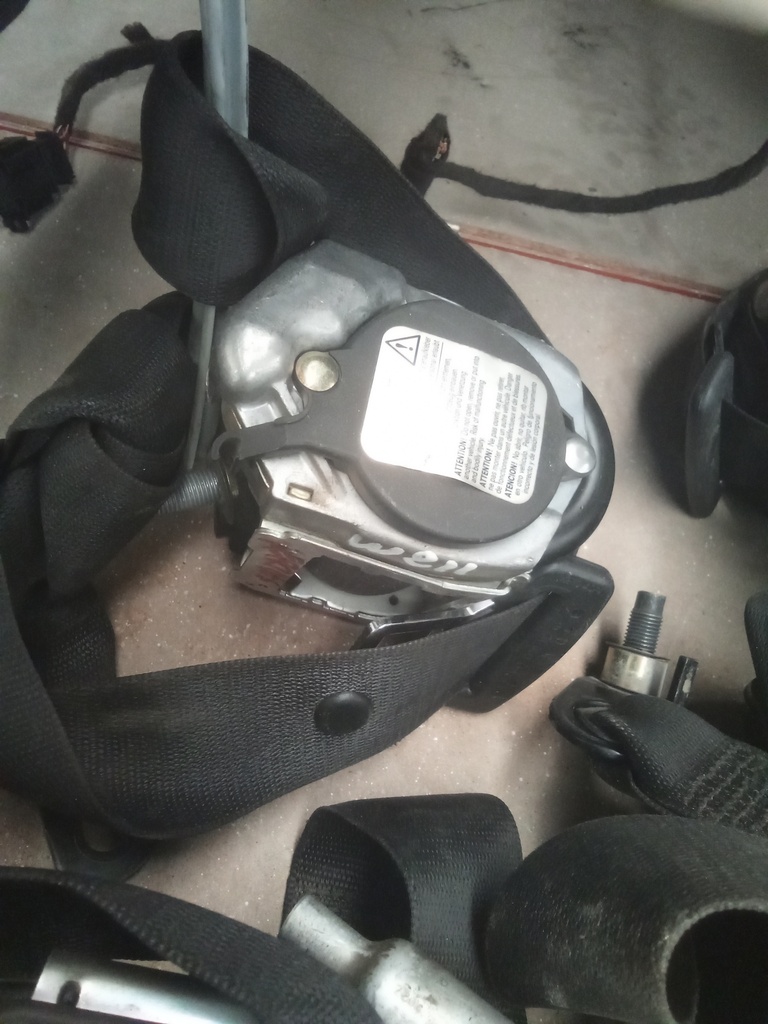 Cinturon trasero derecho mercedes clase e w211 '05