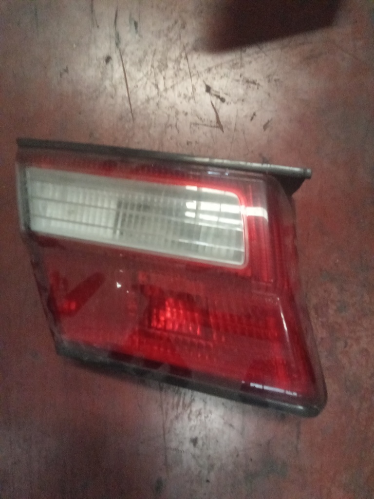 Piloto izquierdo interior Nissan Almera '00