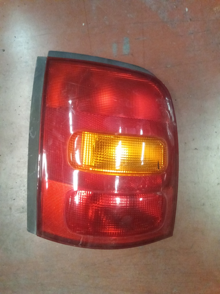 Piloto izquierdo Nissan micra '99