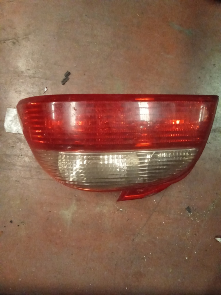 Piloto derecho Toyota avensis '99