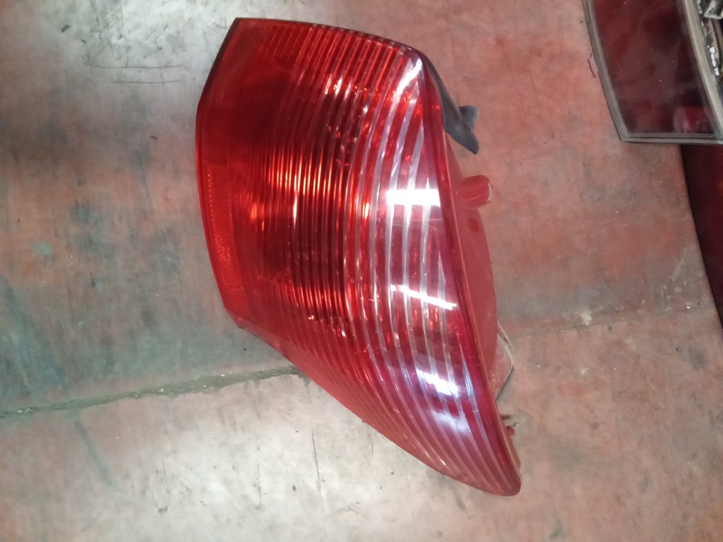 Piloto derecho Peugeot 407 sw