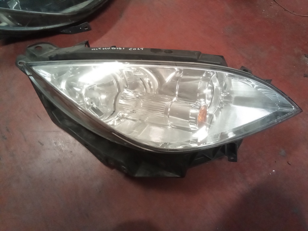 Piloto derecho Mitsubishi colt '07