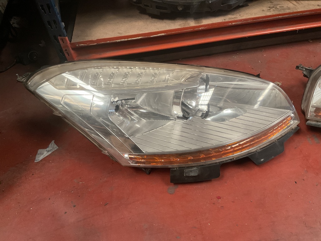 Faro derecho citroen C4 grand picasso ‘07