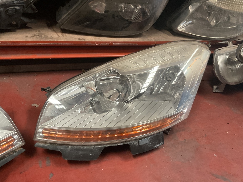 Faro izquierdo citroen c4 grand picasso ‘07