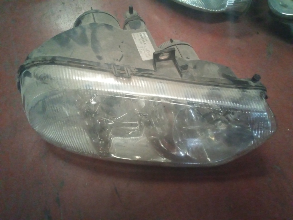 Faro derecho alfa romeo 156 '01