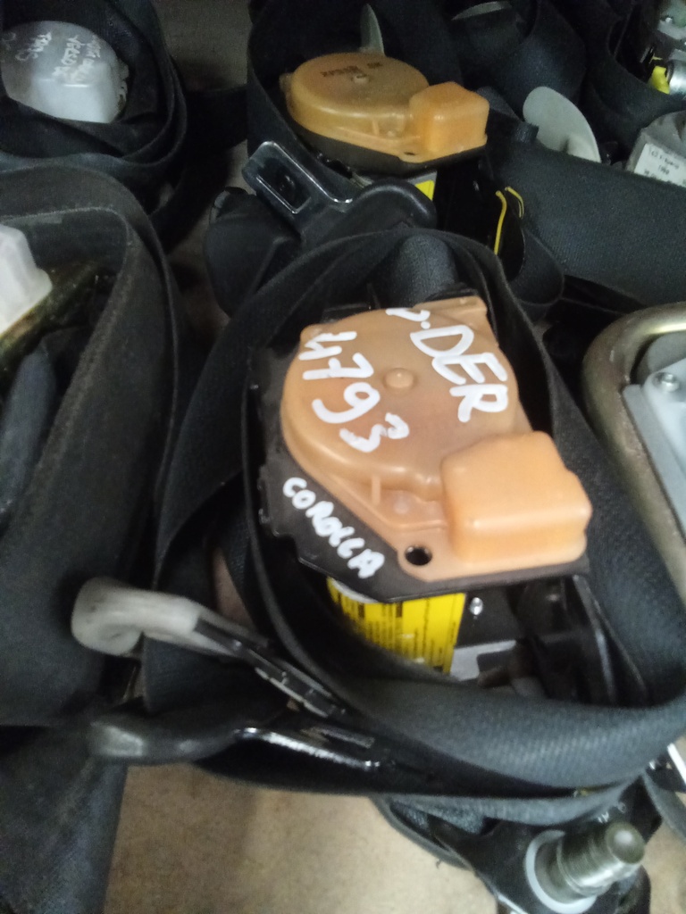 Cinturon delantero derecho toyota corolla '06