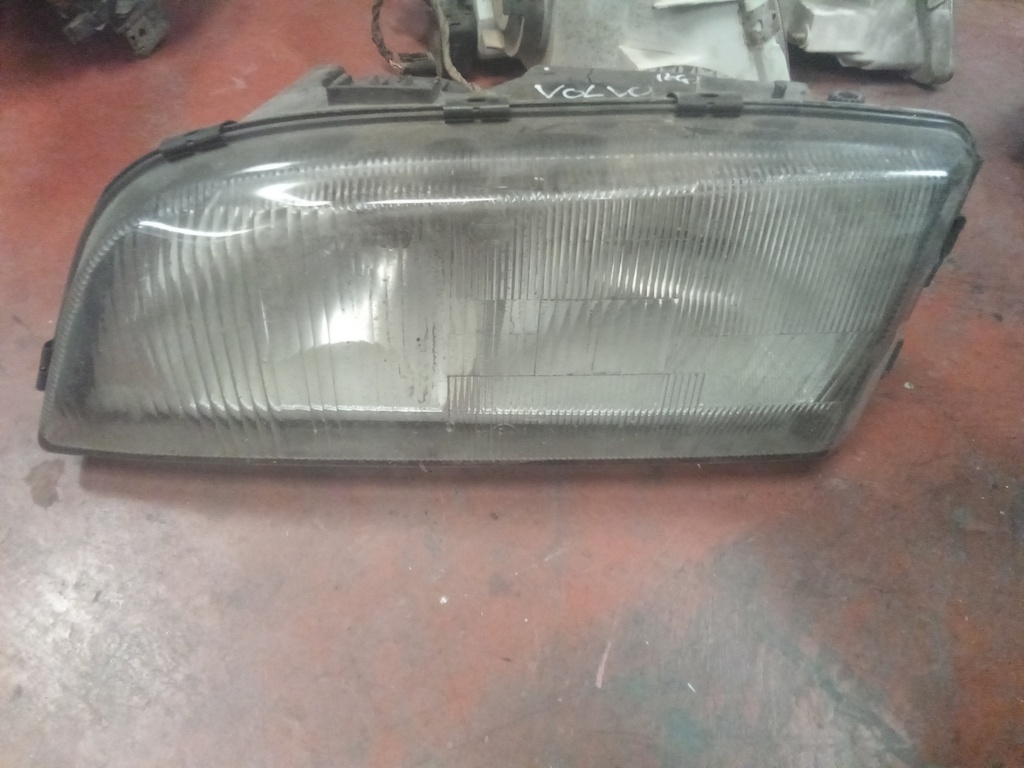 Faro izquierdo Volvo v70 '96
