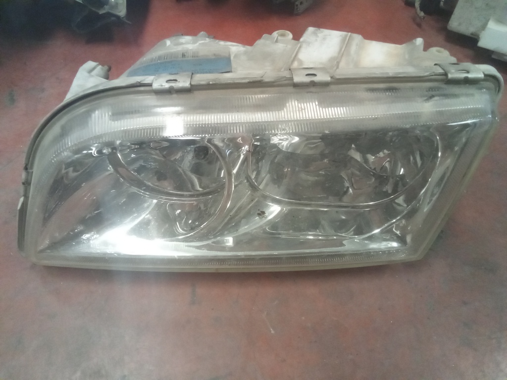 Faro izquierdo Volvo v40 '01