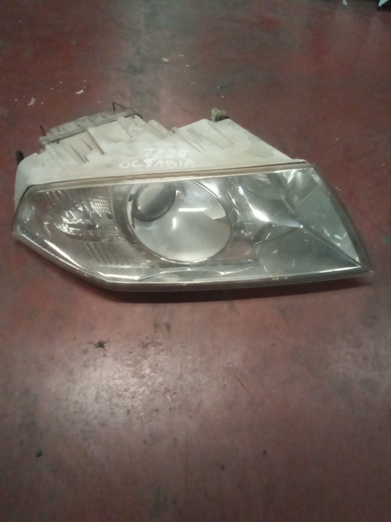 Faro derecho skoda Octavia '07