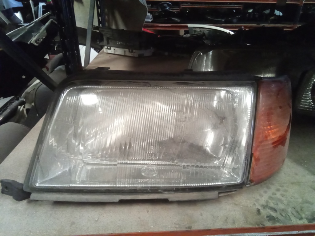 Faro derecho Audi 100 '88