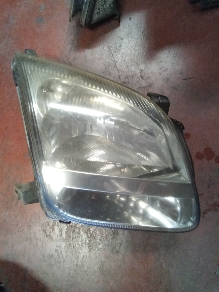 Faro derecho Suzuki ignis '04