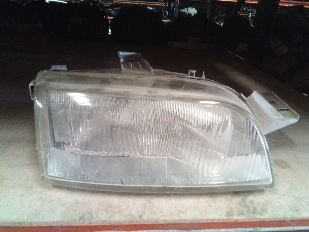 Faro derecho Fiat punto '96
