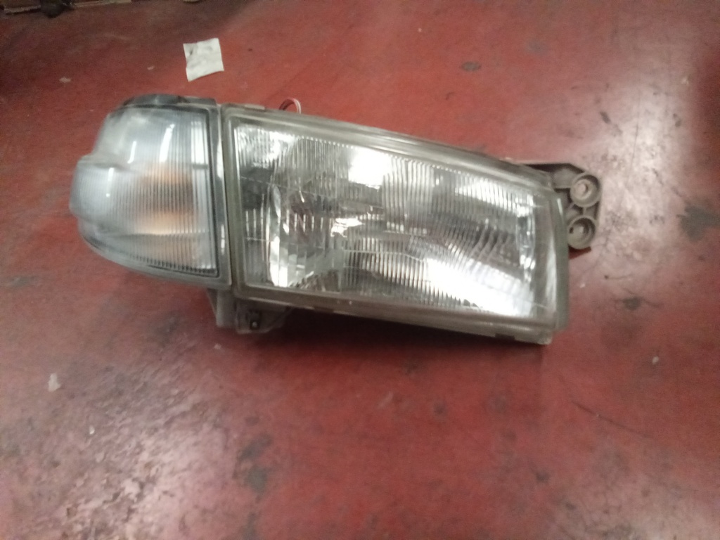 Faro derecho mazda demio '00