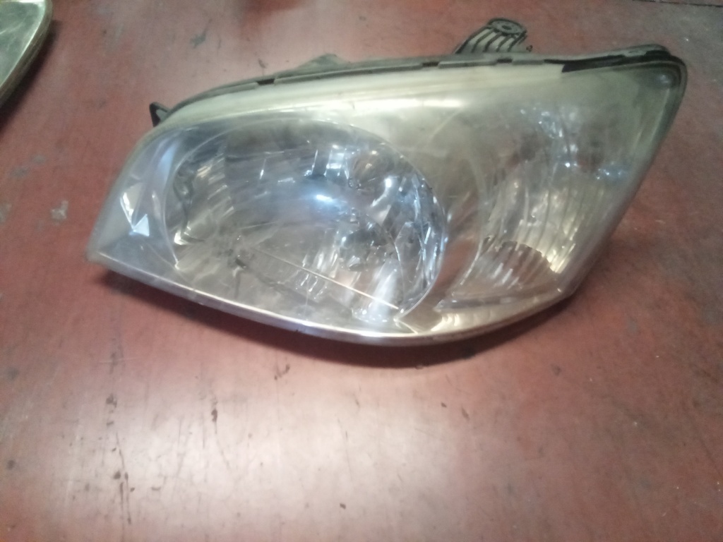 Faro izquierdo Hyundai getz '05