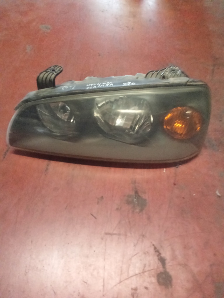 Faro izquierdo Hyundai elantra '05