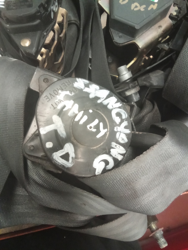 Cinturon trasero derecho ssangyong family '95