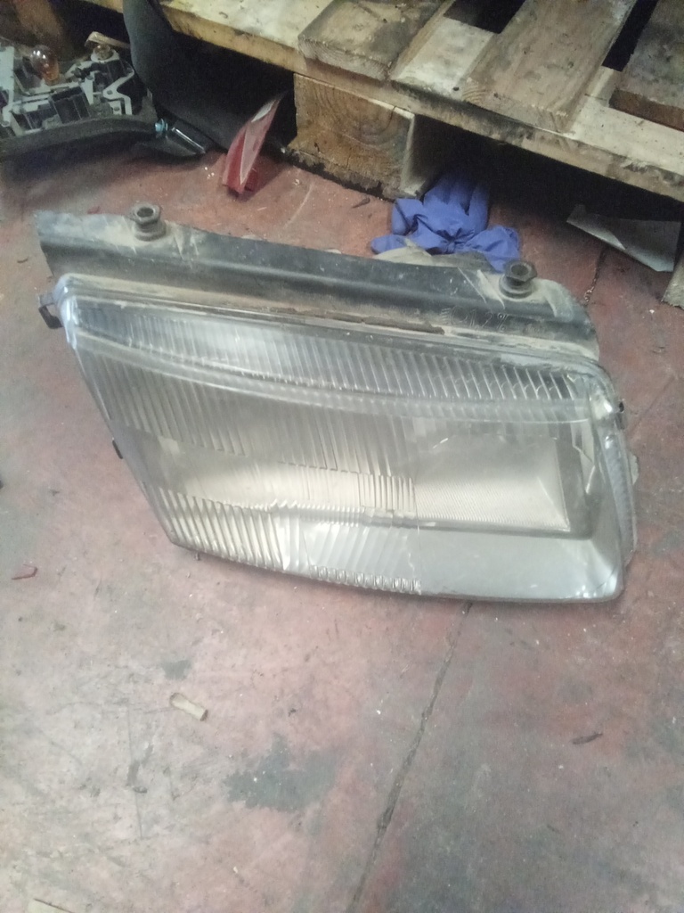 Faro derecho Volkswagen passat '96