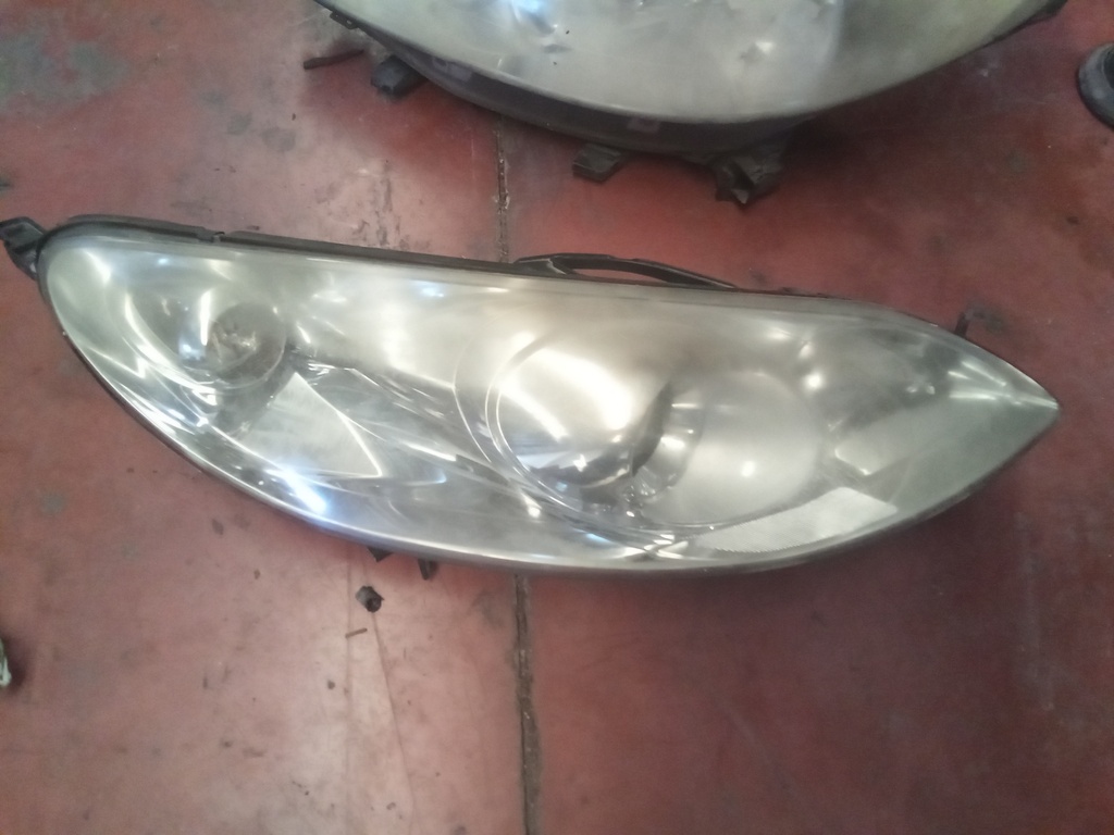 Faro derecho Peugeot 407 2007