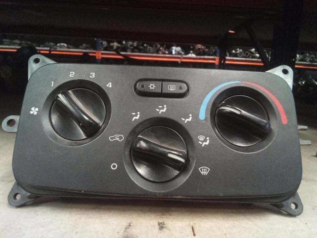 Mando aire acondicionado Jeep cherokee '05