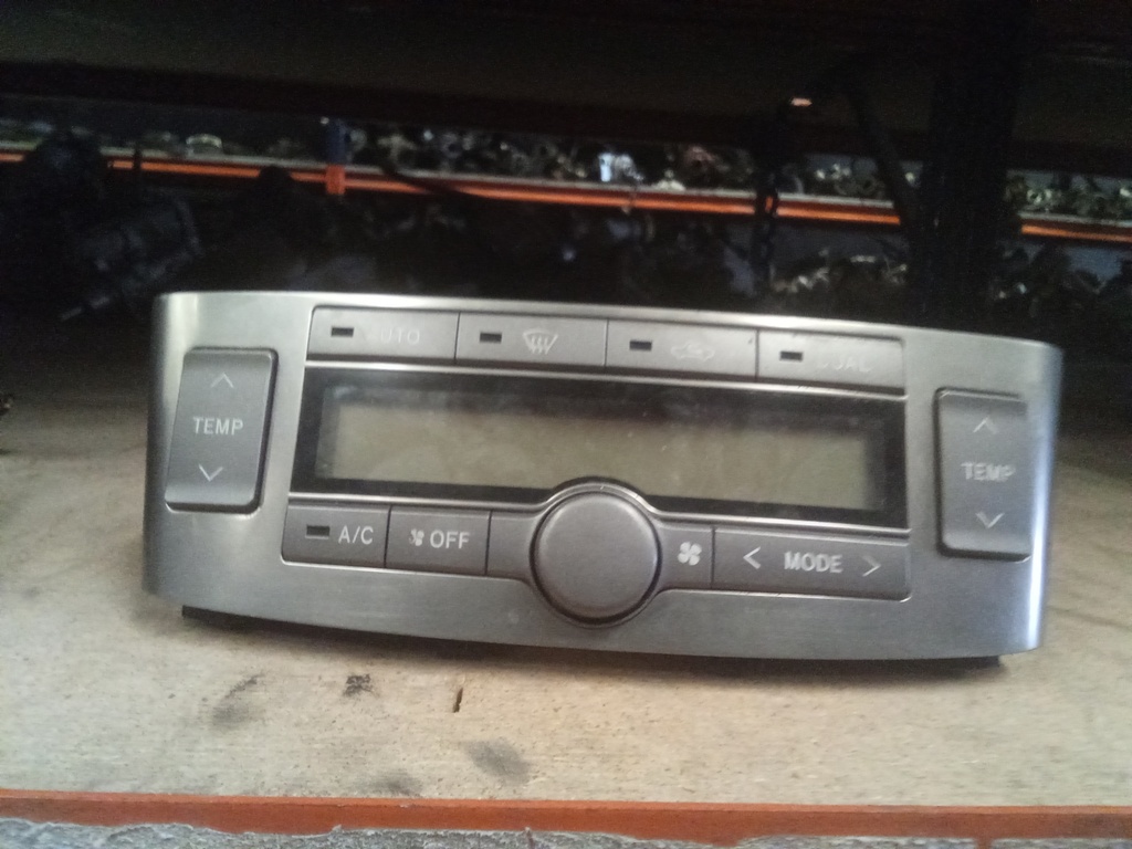 Mando climatizador Toyota avensis '05
