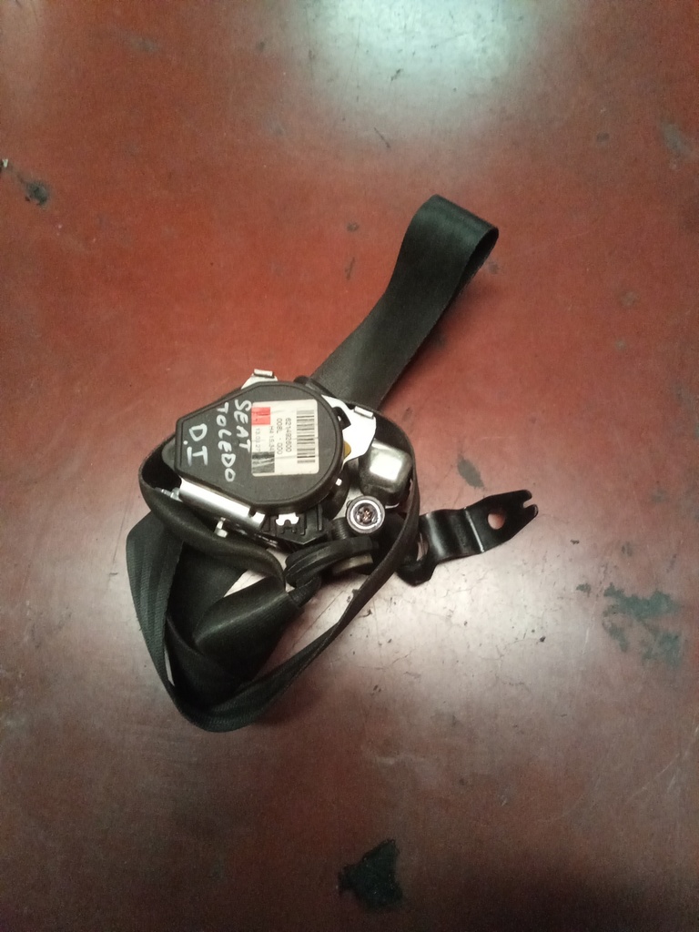 Cinturon delantero izquierdo seat toledo '12