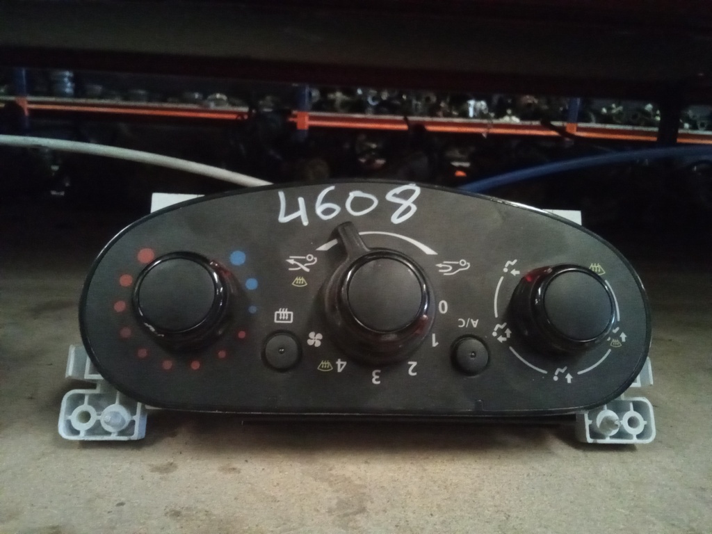 Mando aire acondicionado dacia sandero '10