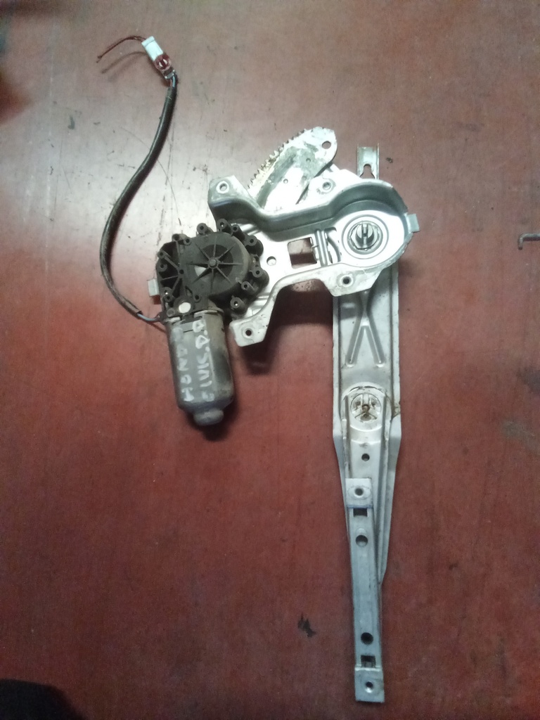 Elevalunas delantero derecho honda Civic '00