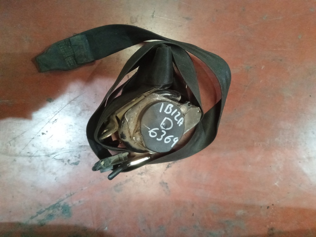 Cinturon delantero derecho seat ibiza '04