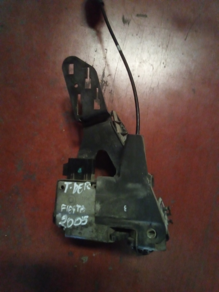 Cerradura trasera derecha Ford fiesta '04