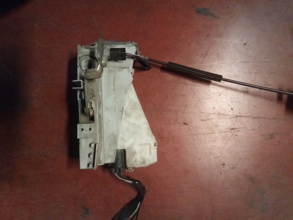 Cerradura delantera derecha Ford galaxy '97