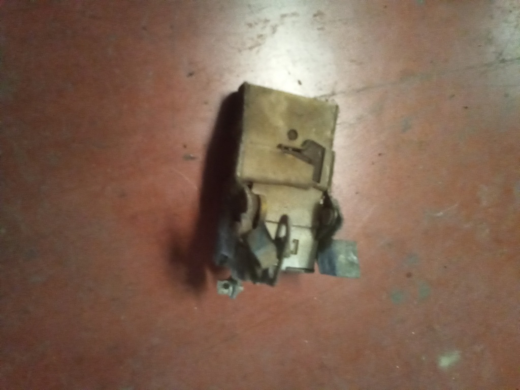 Cerradura delantera derecha Ford transit '94