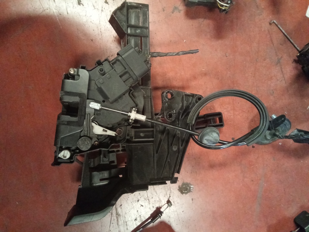 Cerradura trasera derecha Ford Focus '08