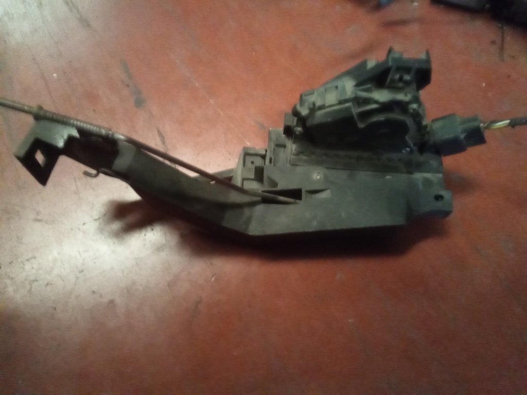 Cerradura delantera derecha Ford Focus '05