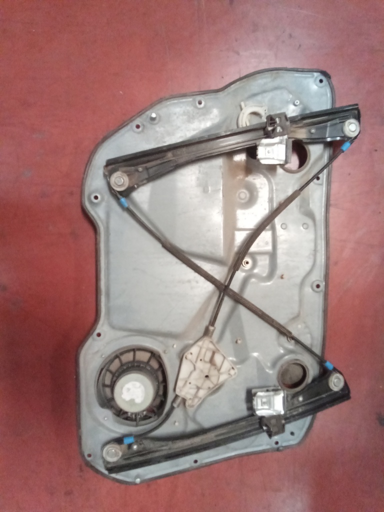 Elevalunas delantero derecho seat Ibiza '04