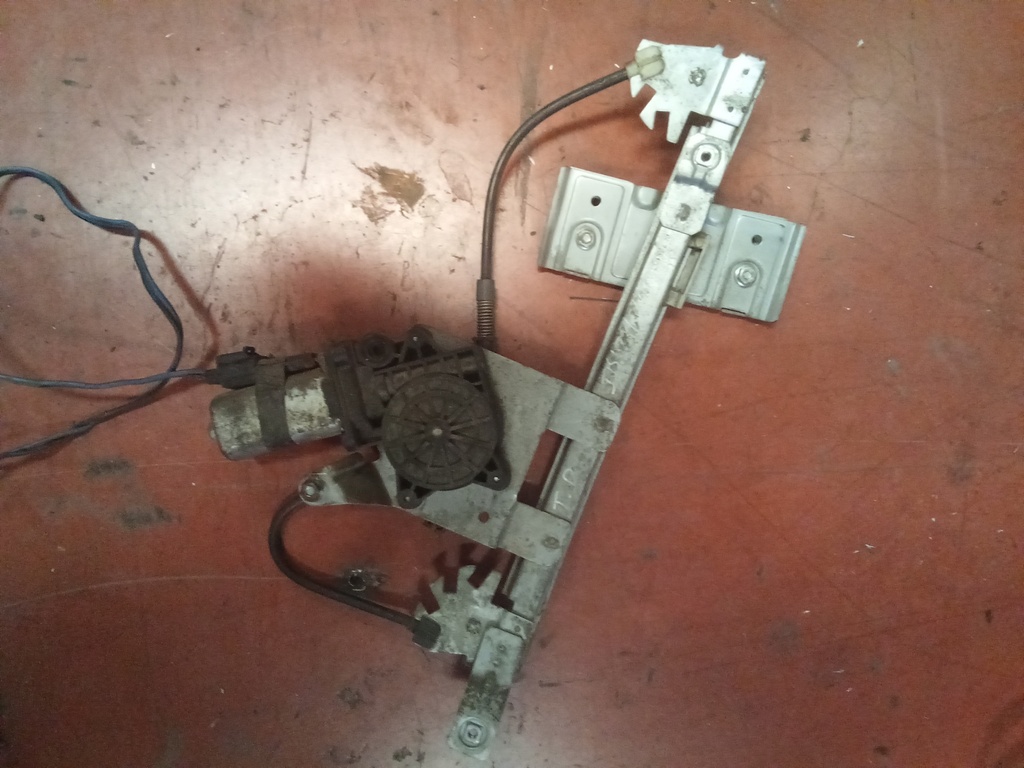 Elevalunas trasero derecho seat Ibiza '00