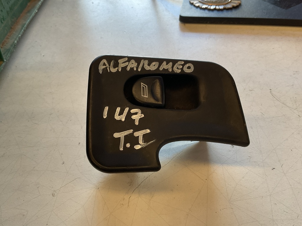 Botonera trasera izquierda alfa romeo 147’06