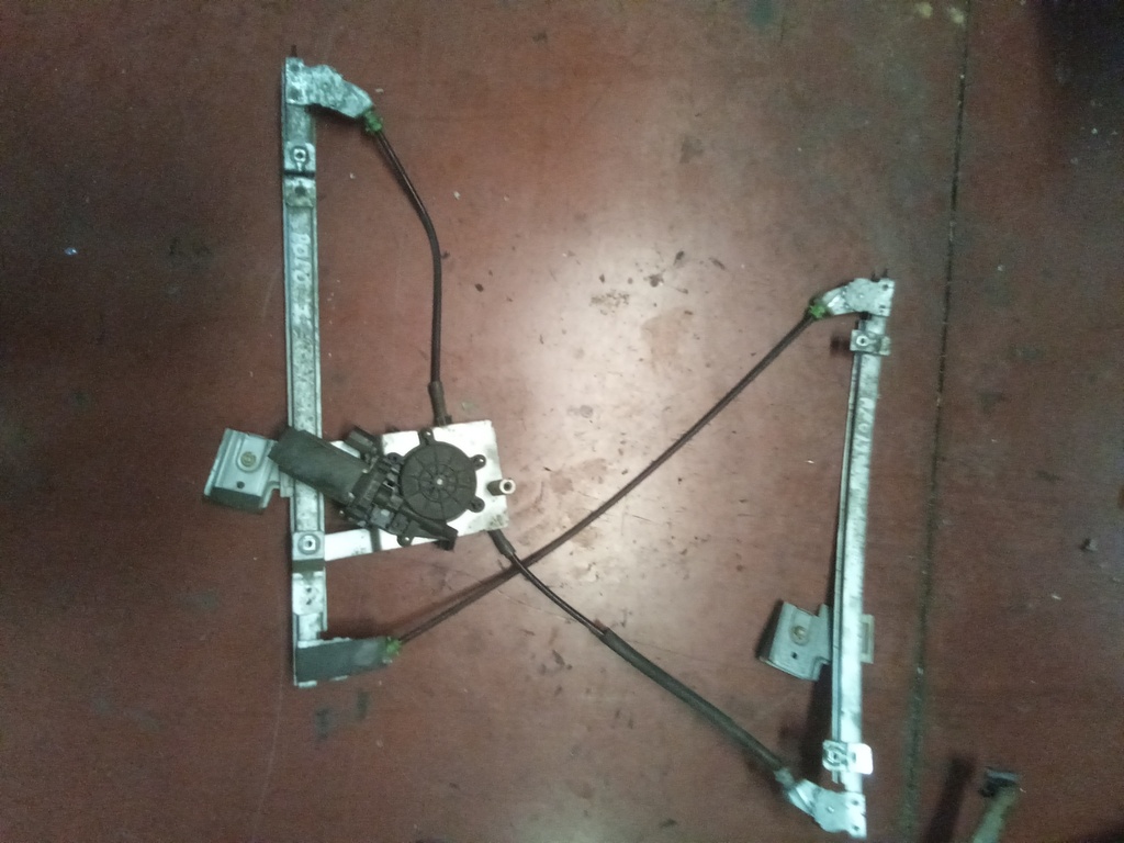 Elevalunas delantero izquierdo Volkswagen polo '99