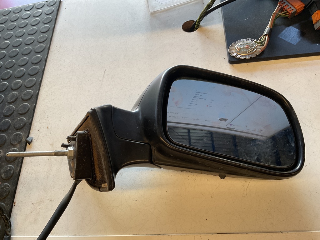 Retrovisor derecho peugeot 407 ‘04