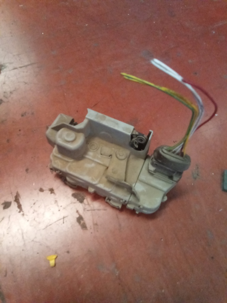 Cerradura trasera izquierda Peugeot 306 '00