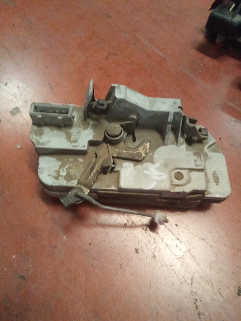 Cerradura trasera derecha Peugeot 406 '04