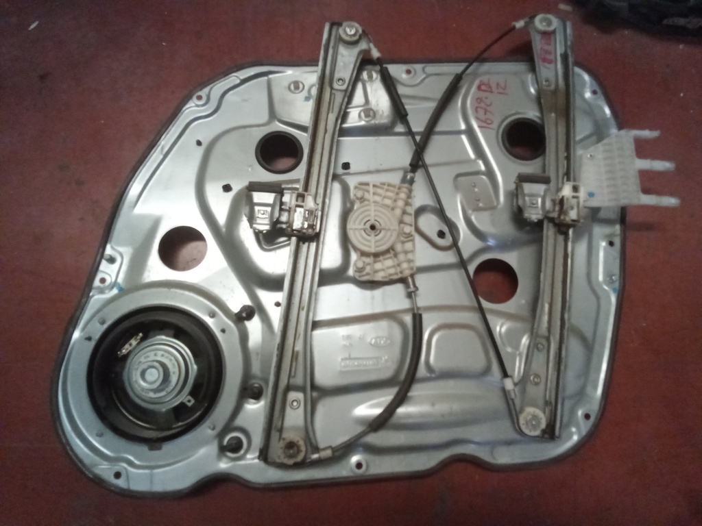 Elevalunas delantero izquierdo Kia carens '06