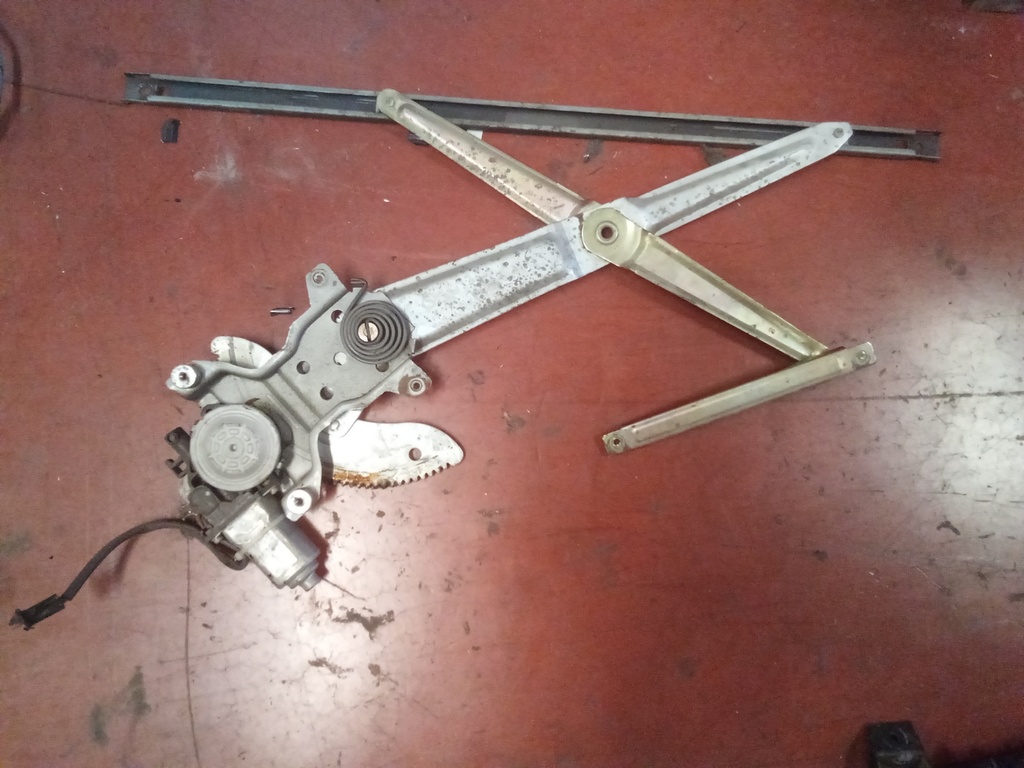 Elevalunas delantero izquierdo Kia Carnival '05