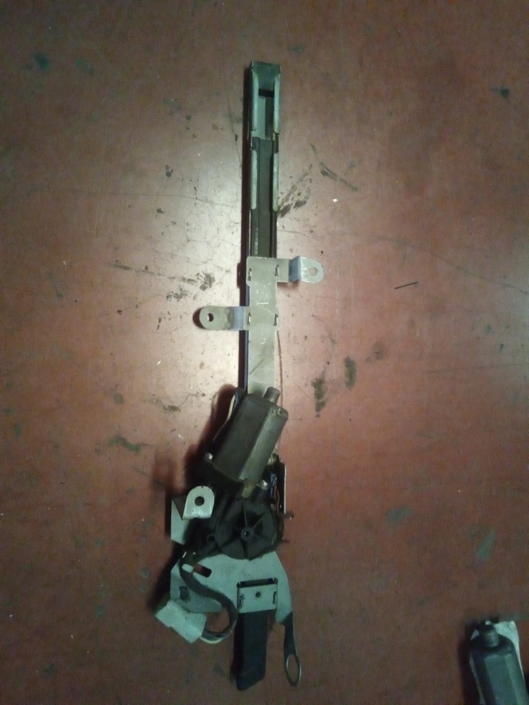 Guia cinturon seguridad delantero 2p derecho Mercedes clk w209 '02